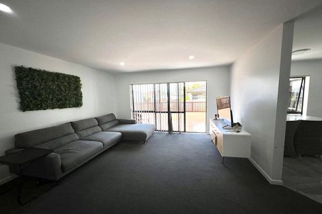 Photo of property in 17 Semillon Avenue, Henderson, Auckland, 0612