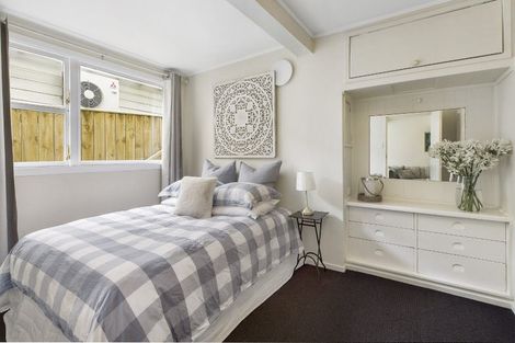 Photo of property in 14 Lerwick Terrace, Melrose, Wellington, 6023