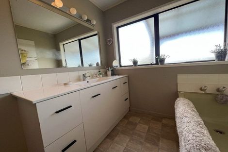 Photo of property in 1/19 Sturm Avenue, Massey, Auckland, 0614