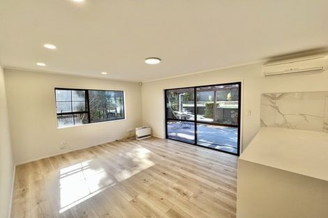 Photo of property in 31 John Downs Drive, Browns Bay, Auckland, 0630