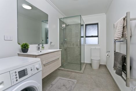 Photo of property in 927 East Coast Road, Northcross, Auckland, 0632