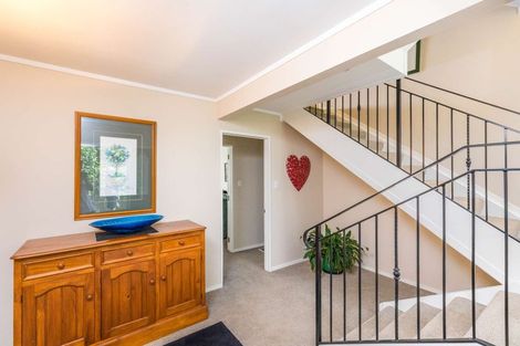 Photo of property in 13 Framalda Place, Conifer Grove, Takanini, 2112