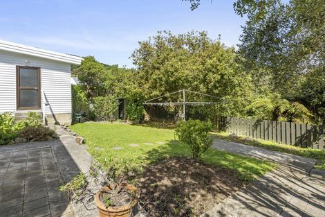 Photo of property in 32 Mexted Terrace, Tawa, Wellington, 5028