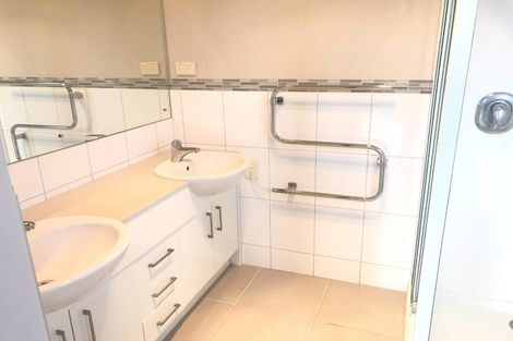 Photo of property in 12 Seresin Crescent, Flat Bush, Auckland, 2016