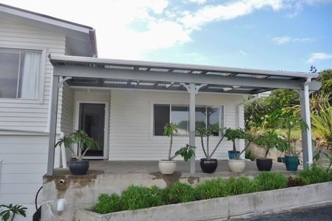 Photo of property in 16 Seaview Road, Cable Bay, 0420