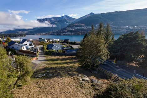 Photo of property in 4a Balmoral Drive, Kelvin Heights, Queenstown, 9300