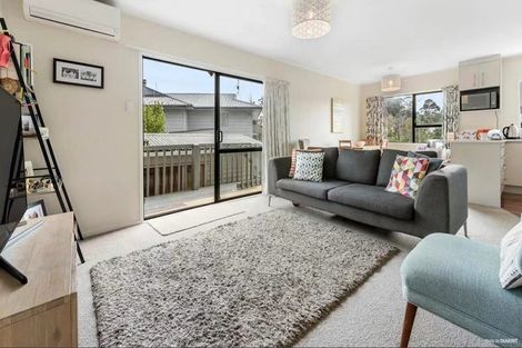 Photo of property in 8 Midgley Road, West Harbour, Auckland, 0618