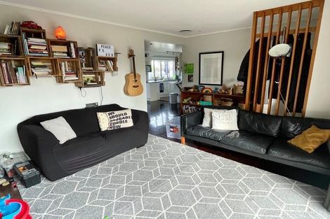 Photo of property in 28 Durham Street, Te Atatu Peninsula, Auckland, 0610
