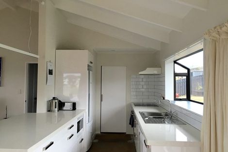 Photo of property in 17 Cobar Close, Maupuia, Wellington, 6022