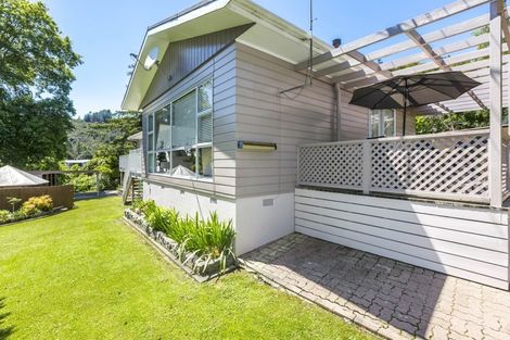 Photo of property in 72 Blue Mountains Road, Pinehaven, Upper Hutt, 5019