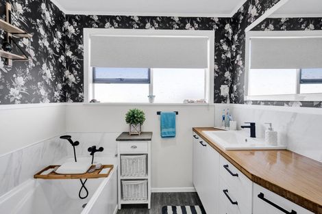 Photo of property in 23 Clifton Drive, Waitara, 4320