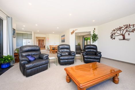 Photo of property in 70 Pacific Drive, Fitzherbert, Palmerston North, 4410