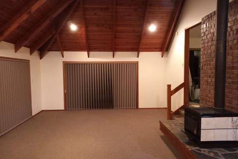 Photo of property in 55 Onewa Road, Northcote, Auckland, 0627