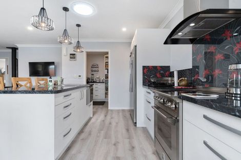 Photo of property in 10 Austin Reid Avenue, Carterton, 5713