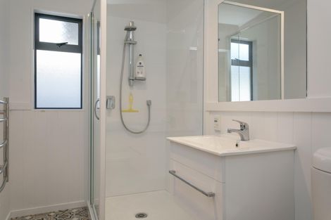 Photo of property in 2/94 Harvey Street, Waipahihi, Taupo, 3330