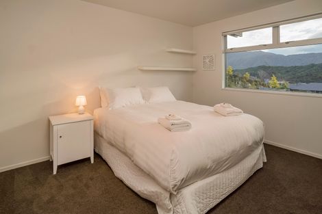 Photo of property in 10 Fantail Heights, Picton, 7220