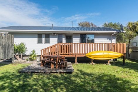 Photo of property in 32 Hookway Grove, Paraparaumu, 5032