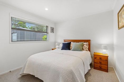 Photo of property in 2 Paradise Point Place, One Tree Point, 0118