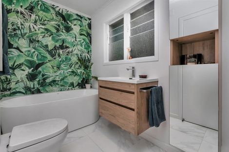 Photo of property in 4 Birkley Road, Bayswater, Auckland, 0622