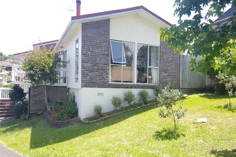 Photo of property in 38 Deverell Place, Northcross, Auckland, 0632