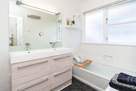 Photo of property in 32 Motueka Street, Ngaio, Wellington, 6035