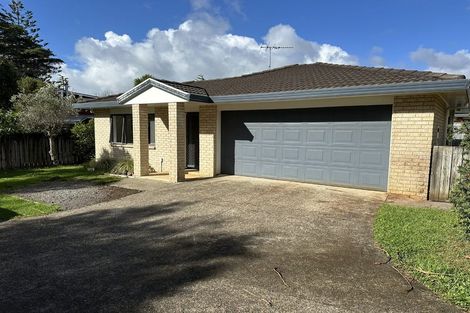 Photo of property in 20b West Coast Road, Glen Eden, Auckland, 0602