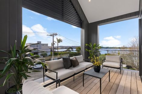 Photo of property in 9a Kowhai Street, Tawa, Wellington, 5028