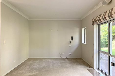 Photo of property in 16 Midhurst Avenue, Henderson, Auckland, 0612