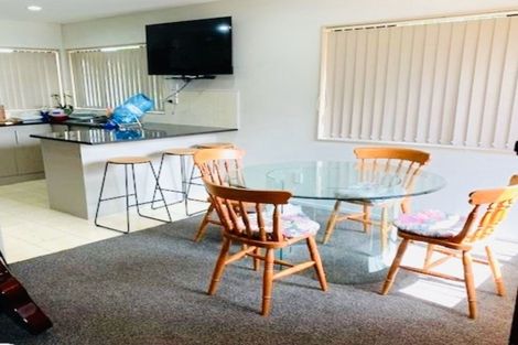 Photo of property in 318 Triangle Road, Massey, Auckland, 0614