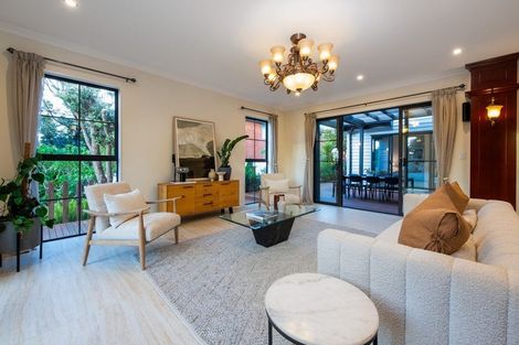 Photo of property in 25a Rothesay Bay Road, Rothesay Bay, Auckland, 0630