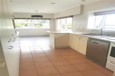 Photo of property in 14 La Trobe Street, Pakuranga Heights, Auckland, 2010