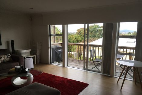 Photo of property in 2/205 Onewa Road, Birkenhead, Auckland, 0626