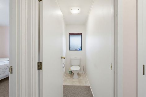 Photo of property in 2/13 Greers Road, Weymouth, Auckland, 2103