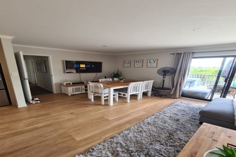 Photo of property in 8a Diosma Place, Botany Downs, Auckland, 2010