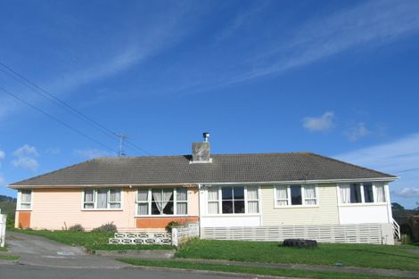 Photo of property in 6 Dumont Place, Cannons Creek, Porirua, 5024