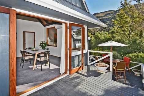 Photo of property in 18 Evans Pass Road, Sumner, Christchurch, 8081