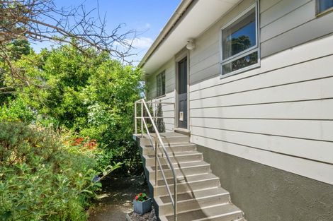 Photo of property in 23a Brooker Grove, Newlands, Wellington, 6037