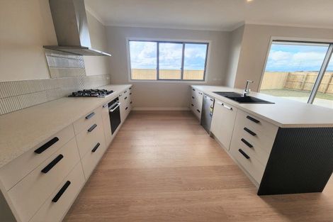 Photo of property in 49 Atlantic Drive, Fitzherbert, Palmerston North, 4410