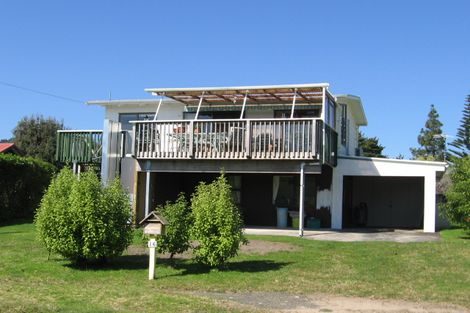 Photo of property in 16 Hardy Place, Cooks Beach, Whitianga, 3591