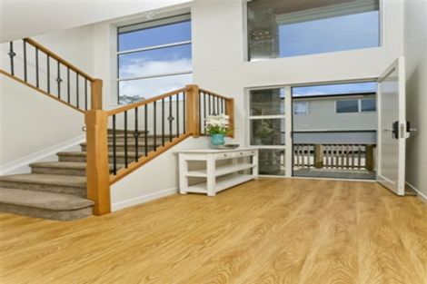 Photo of property in 519 East Coast Road, Murrays Bay, Auckland, 0630