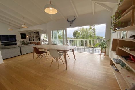 Photo of property in 37 Gill Avenue, Te Atatu Peninsula, Auckland, 0610