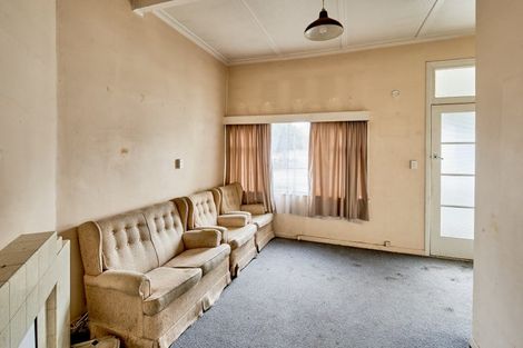 Photo of property in 68 Oriental Parade, Oriental Bay, Wellington, 6011