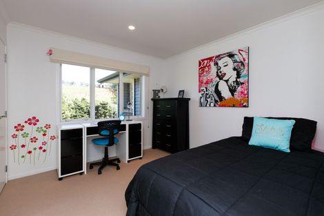 Photo of property in 35 Oram Drive, Turitea, Palmerston North, 4472