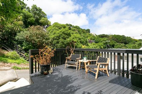 Photo of property in 2/39 Onslow Road, Khandallah, Wellington, 6035