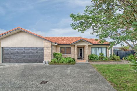 Photo of property in 8 Morewa Place, Takanini, 2112