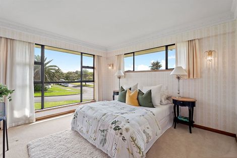 Photo of property in 2 Pendene Place, Forrest Hill, Auckland, 0620