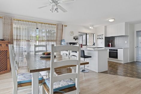 Photo of property in 5 Westholm Way, Pahurehure, Papakura, 2113