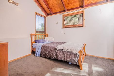 Photo of property in 907 West Coast Road, Waiatarua, Auckland, 0604