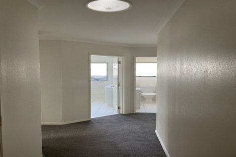Photo of property in 17 Summerland Drive, Henderson, Auckland, 0612