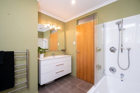 Photo of property in 35 Lighthouse Road, Bluff Hill, Napier, 4110